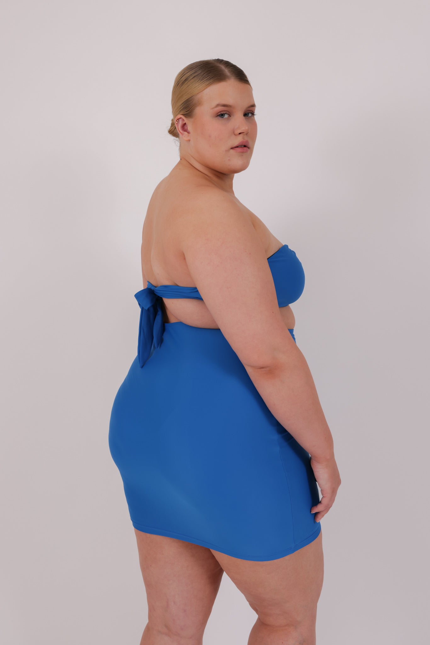 blue strapless bikini in model